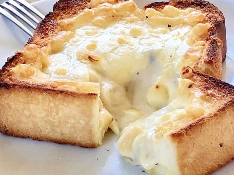 休日のブランチに♡ちょっぴり贅沢グラタントースト♡